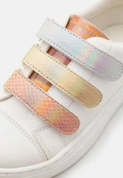 Friboo Sneakers Laag - White -Friboo Verkoopwinkel 8906b84af3444d5191ac4f4587e46912