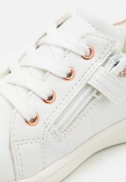 Friboo Sneakers Laag - White -Friboo Verkoopwinkel c3edc61621374747ba56ca720cd95c7c