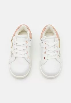 Friboo Sneakers Laag - White -Friboo Verkoopwinkel ce634fb481c34e23bb83949b2ecec5ed
